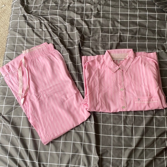 Victoria's Secret Other - Victoria’s Secret pajama set